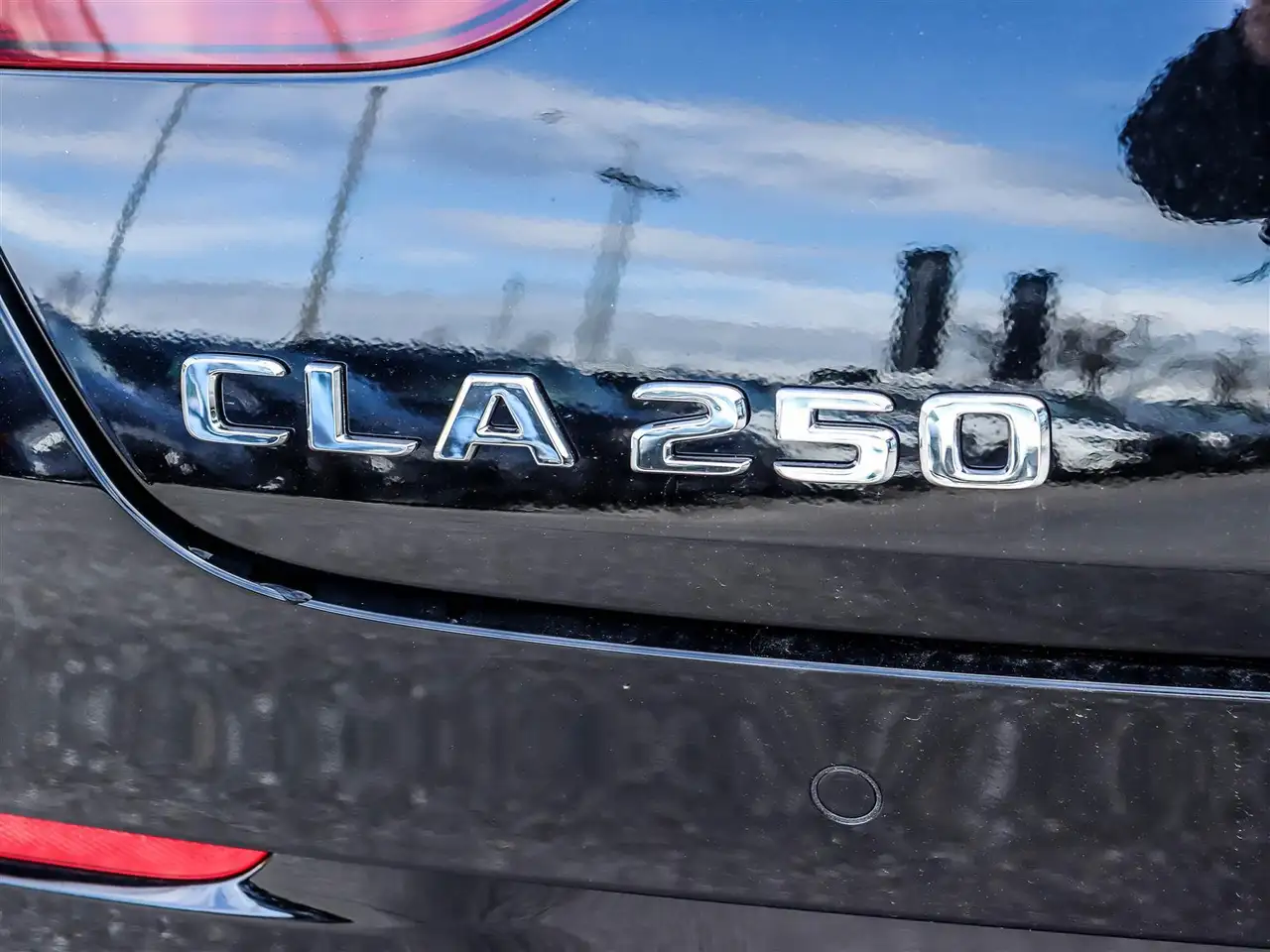 Mercedes-Benz CLA снимка Mercedes-Benz CLA