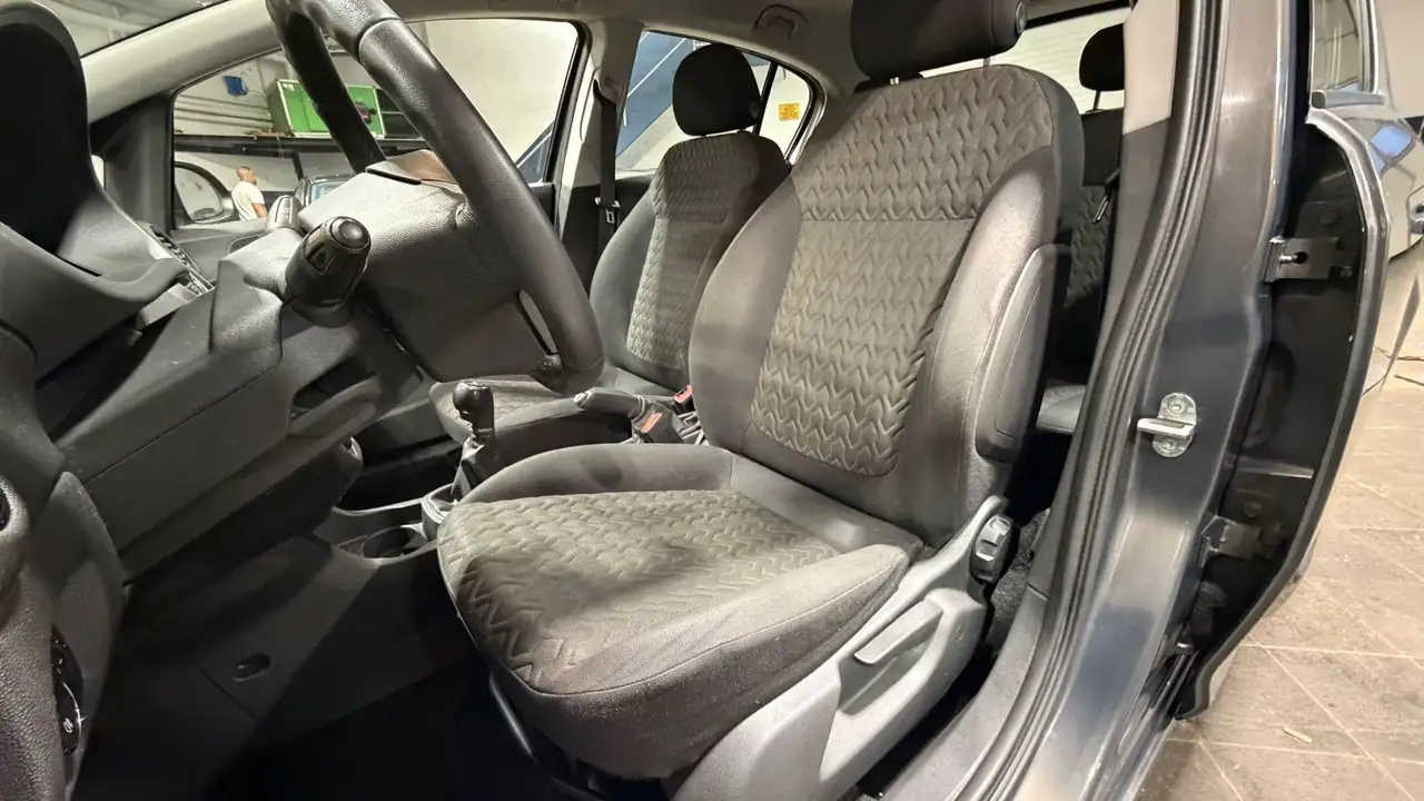 2013 Opel Corsa D Active, photograph 12
