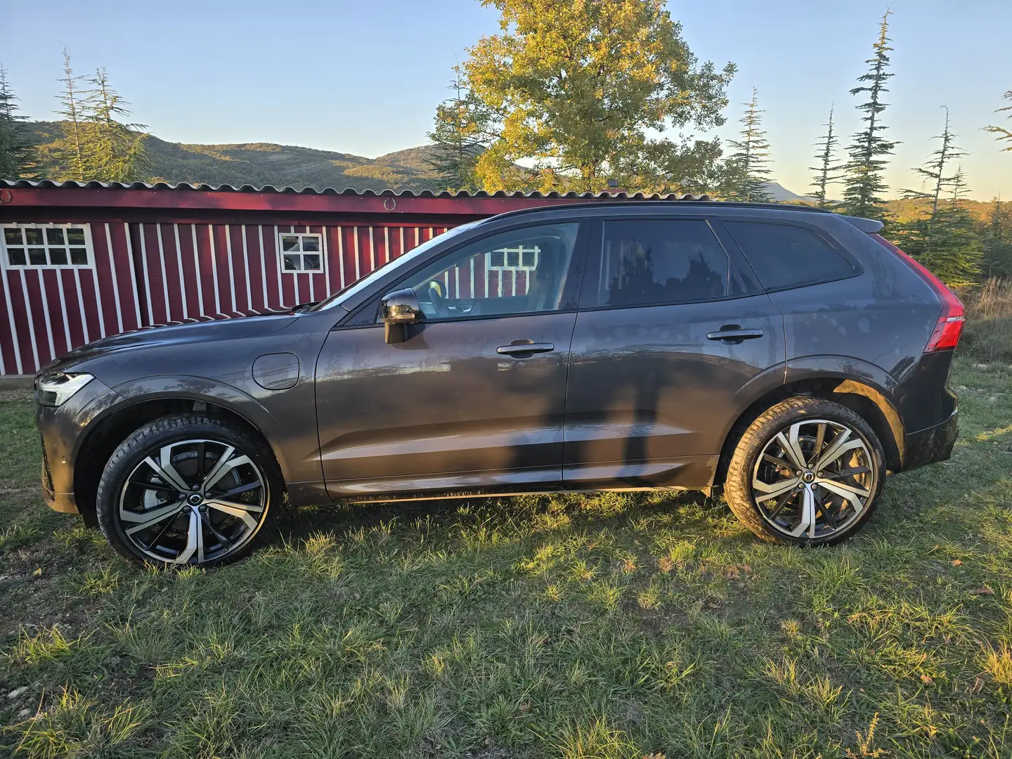 Volvo XC60 XC60 T8 Twin Engine 303 ch   87 ch Geartronic 8 R-Design Gris - 1