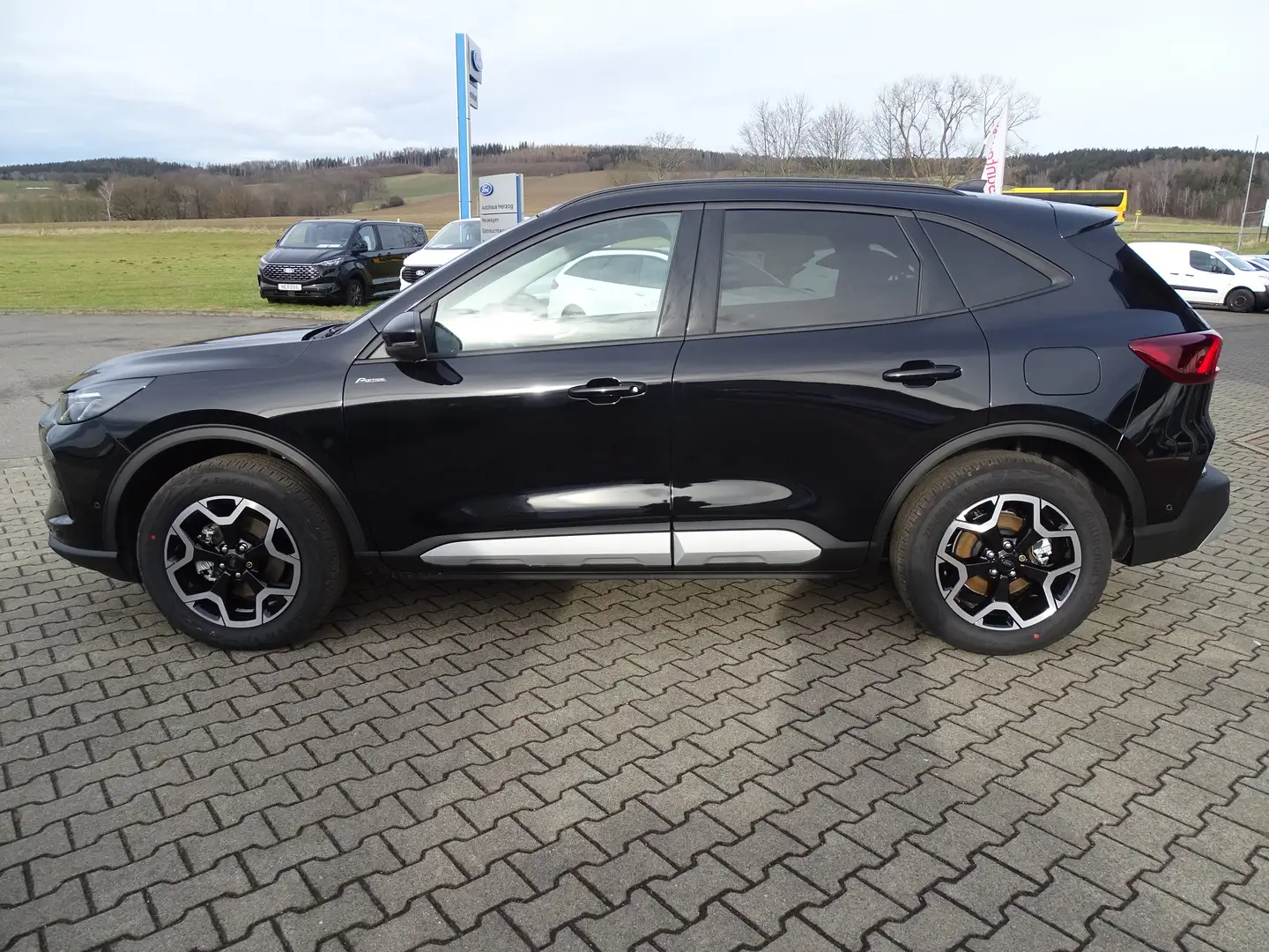Ford Kuga Active X FHEV Allrad Schwarz - 2