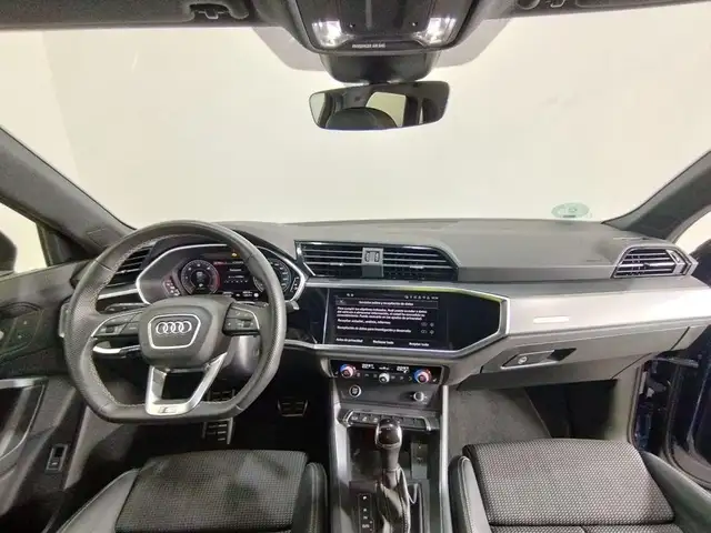 Audi Q3 view 6