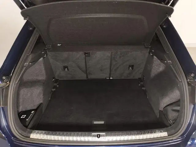 Audi Q3 view 9