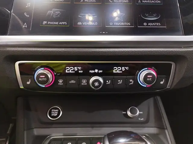 Audi Q3 view 14