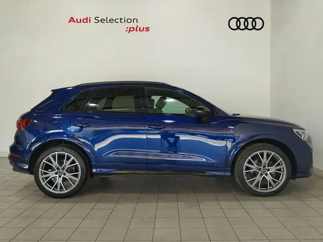 Audi Q3 view 3