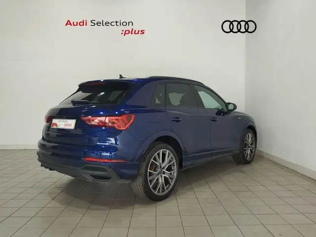 Audi Q3 view 4