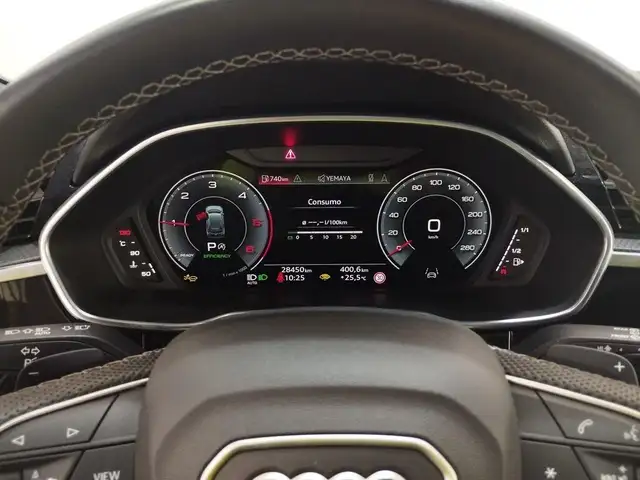 Audi Q3 view 11