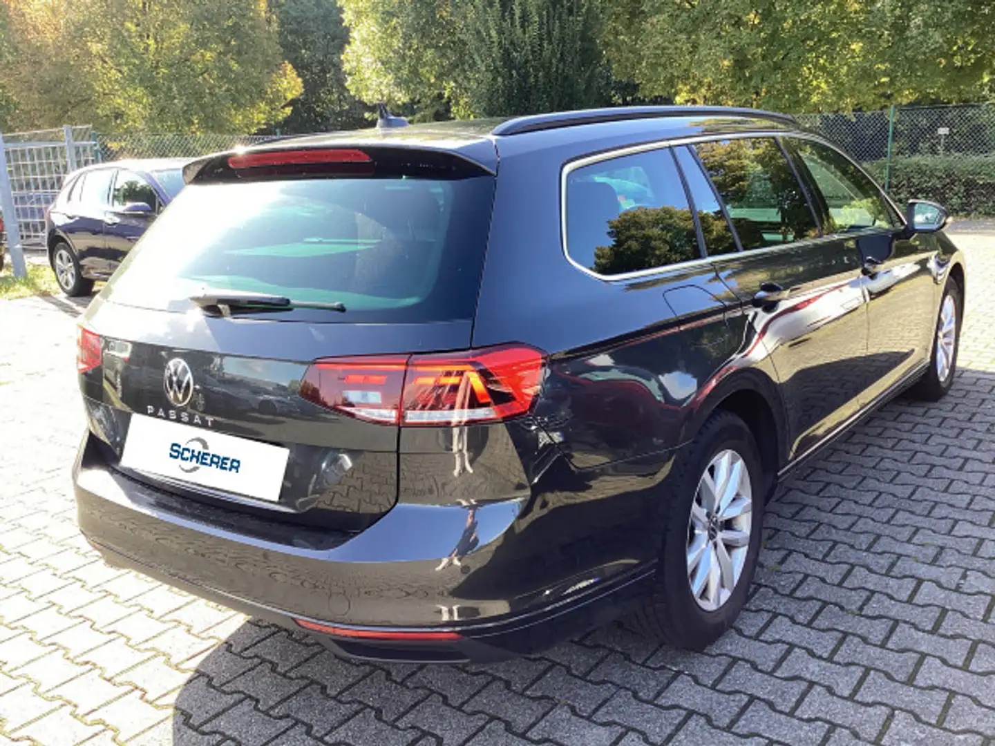 Volkswagen Passat Variant 1.5 TSI Business AHK Lane Assist, Grau - 2