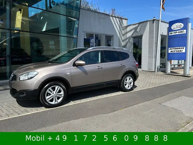 Nissan Qashqai+2 view 2