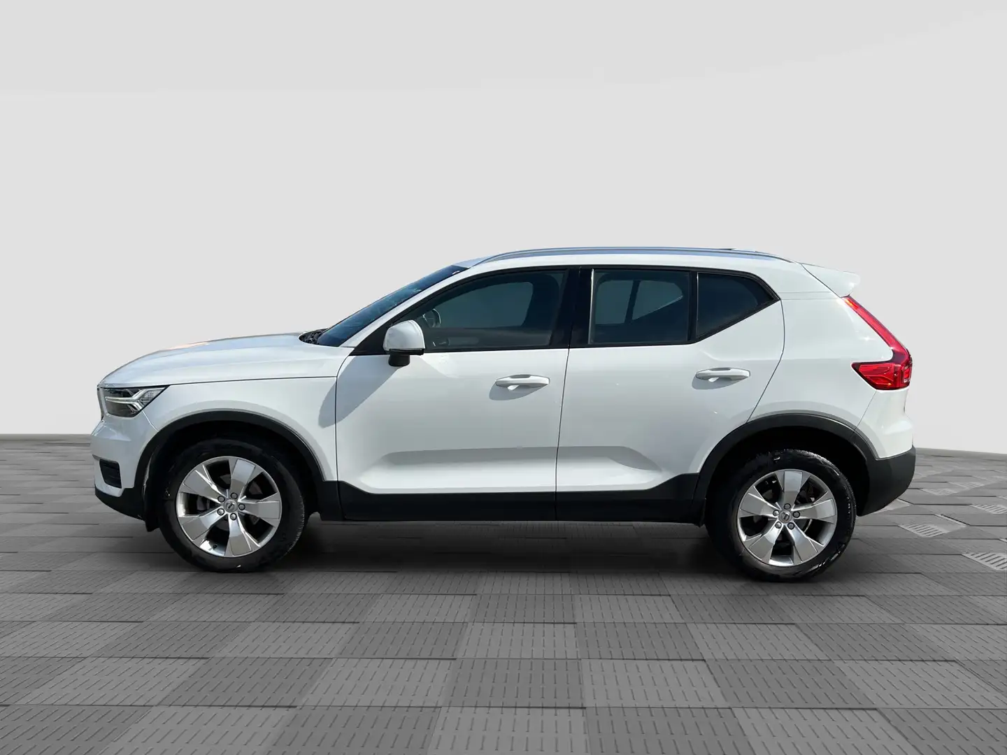 Volvo XC40 T2 Momentum Bianco - 2