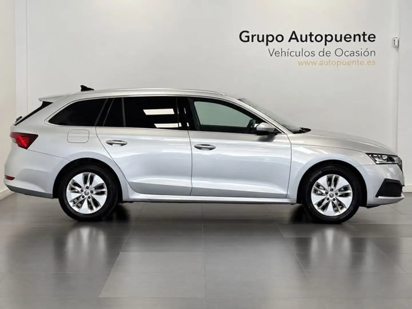 Skoda Octavia AMBITION DSG Plateado - 2