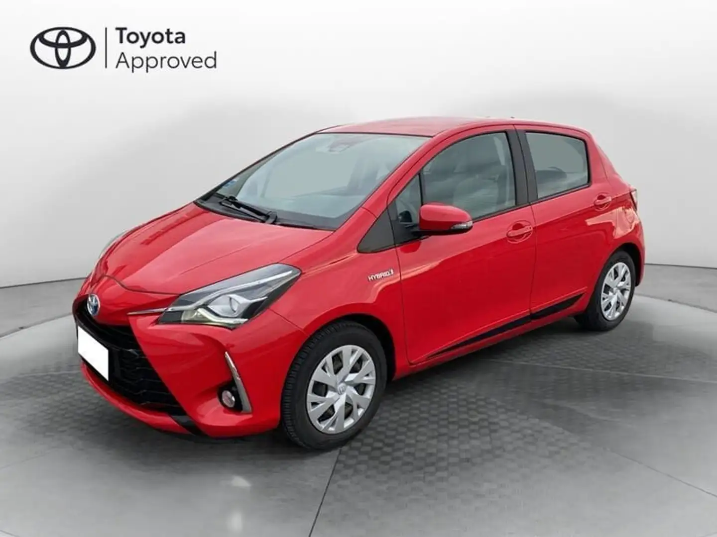 Toyota Yaris 1.5 Hybrid 5 porte Active Rosso - 1