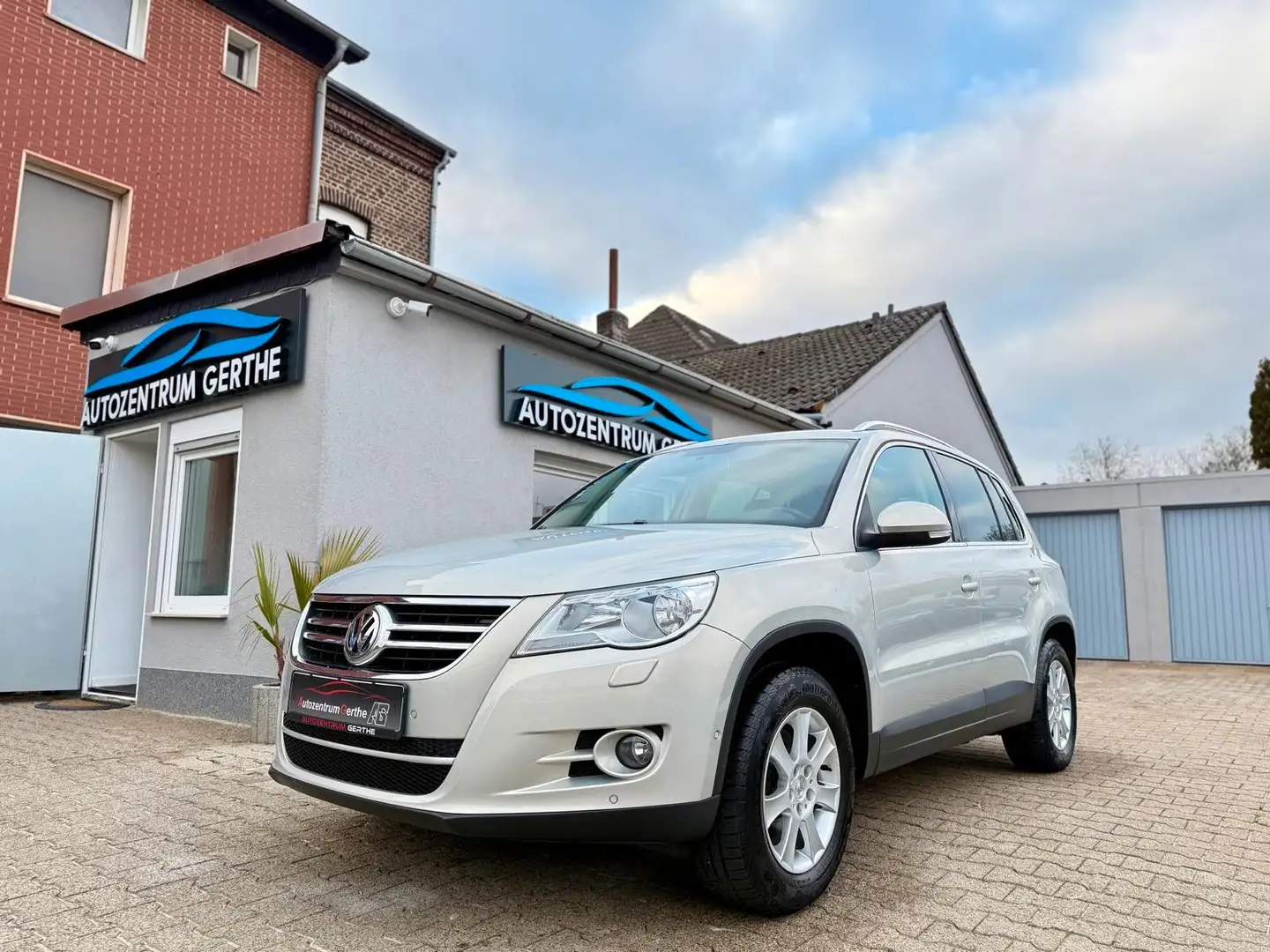 Volkswagen Tiguan Sport & Style 4Motion*Navi*KM 58.000*PDC* Zilver - 1