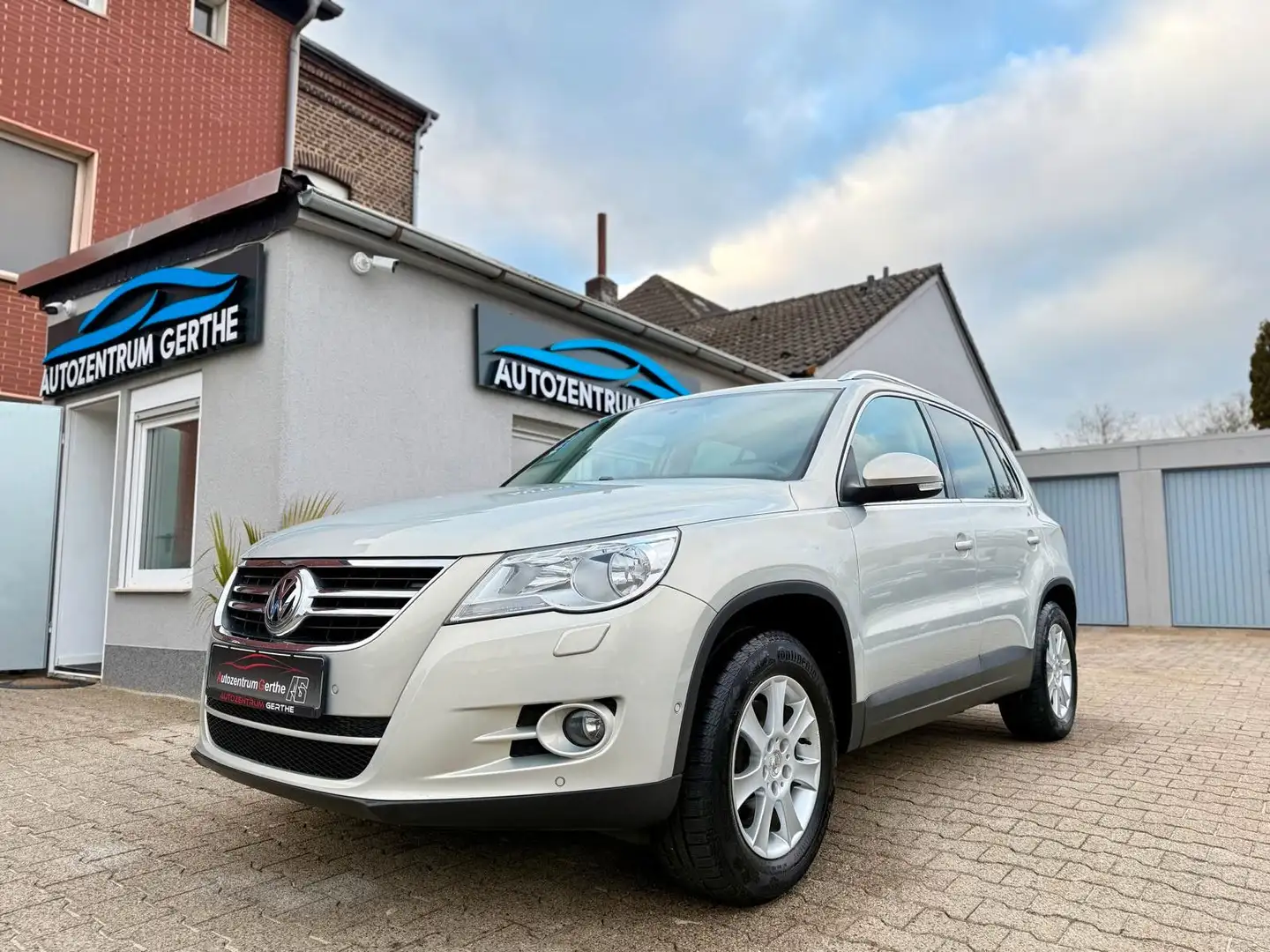 Volkswagen Tiguan Sport & Style 4Motion*Navi*KM 58.000*PDC* Zilver - 2