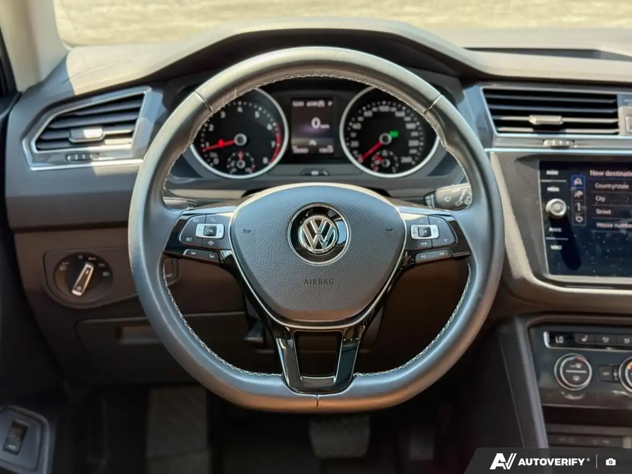 Volkswagen Tiguan photo Volkswagen Tiguan