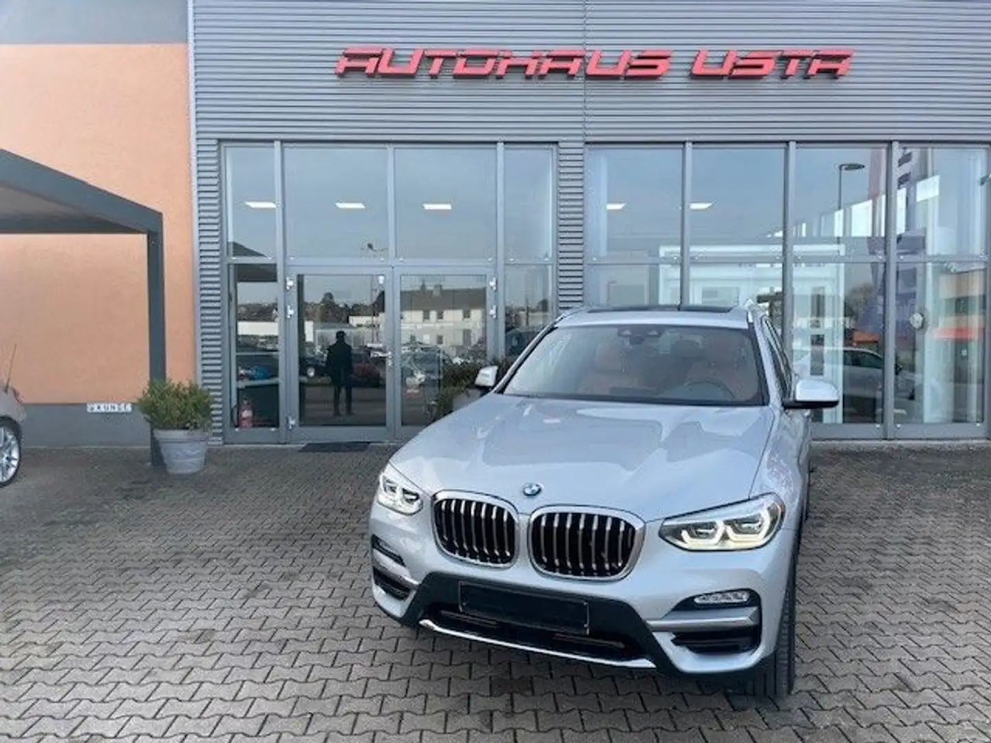 BMW X3 xDrive 20 d Luxury Line Silber - 1