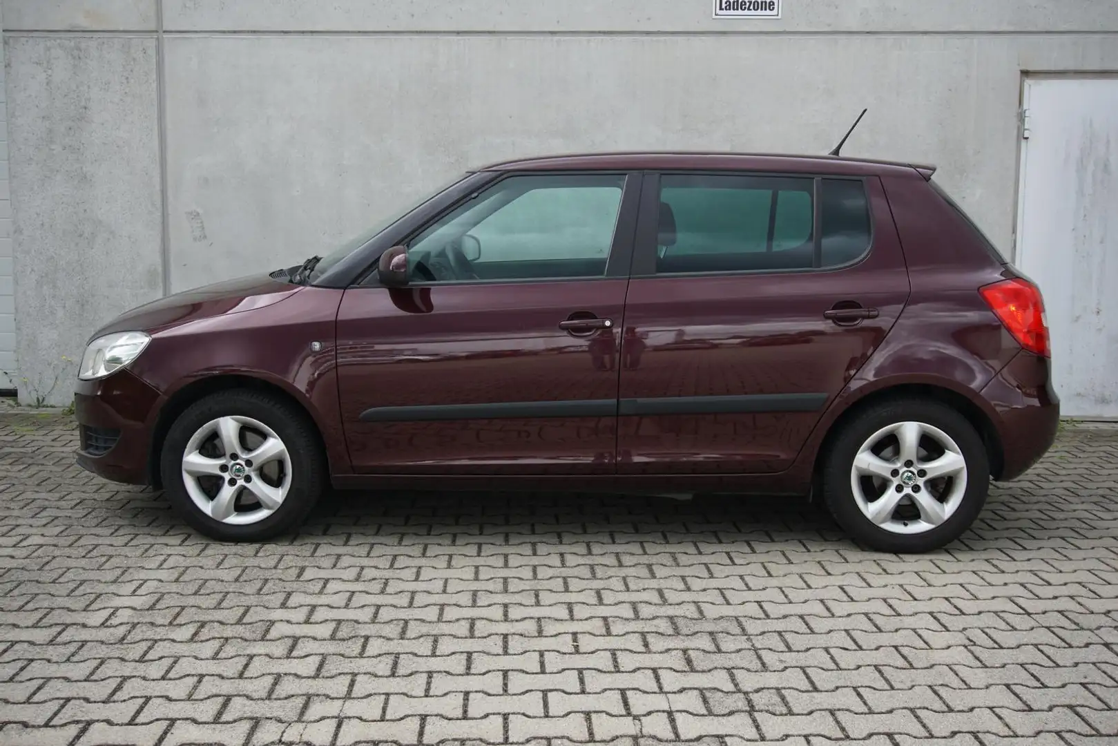 Skoda Fabia 1.2TSI AHK SHZ Radio Klima Tempomat Rot - 2
