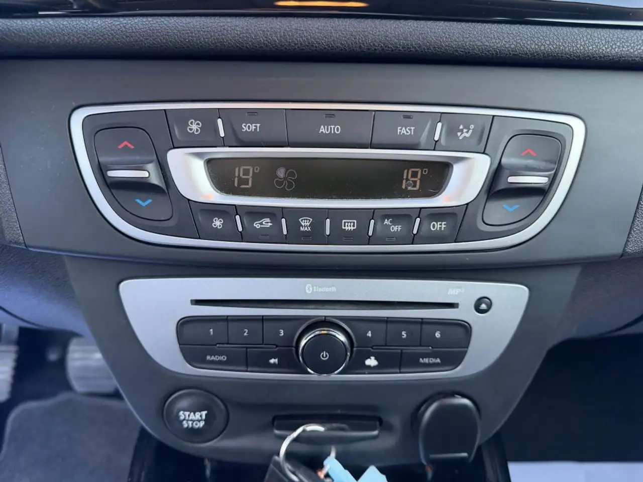 Renault Megane Coupé — photo 29