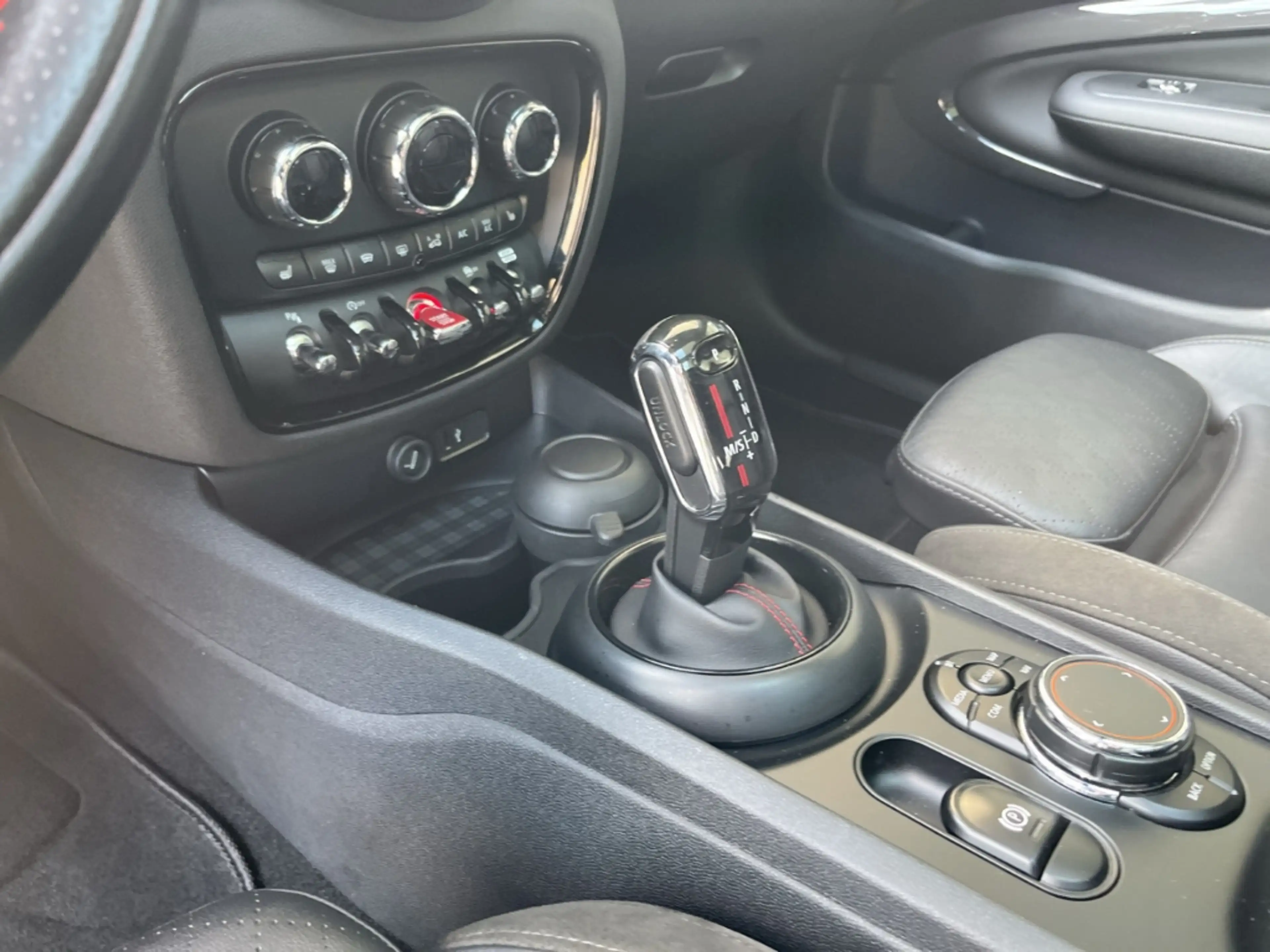 MINI Cooper SD Clubman ALL4/Panorama/Navi/Leder/LED — photo 11