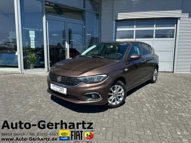 Fiat Tipo Lounge / Navi / Rückfahrkamera / AHK