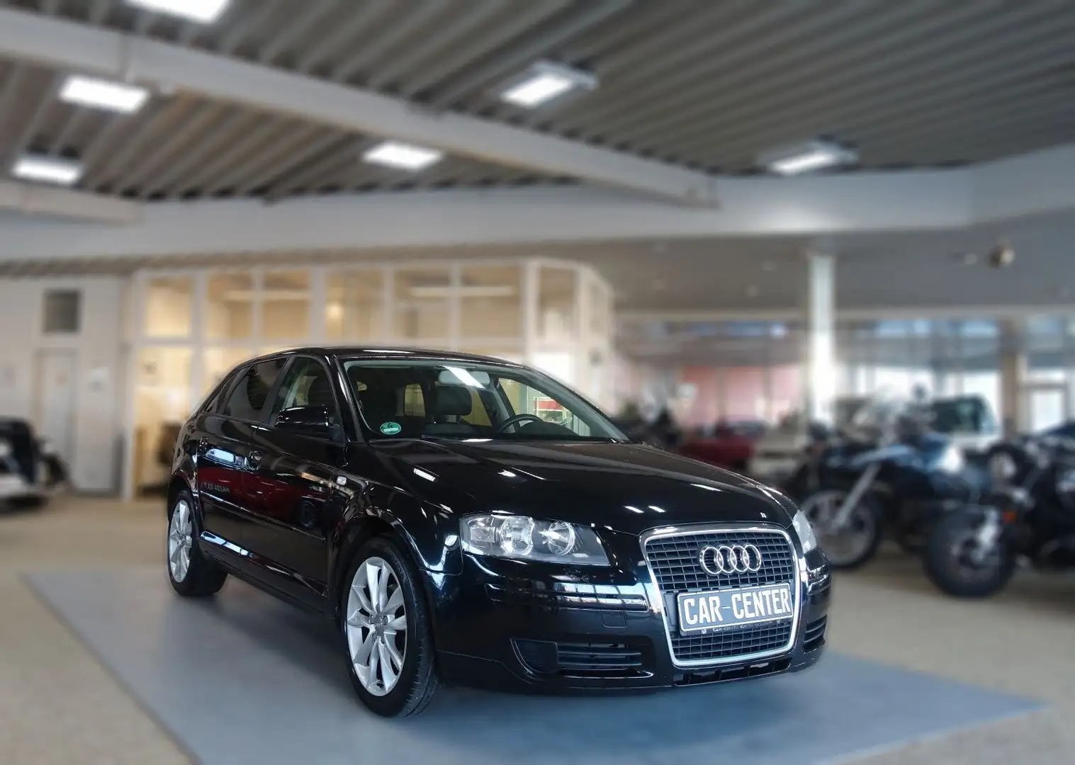 Audi A3 Sportback 1.6 Attraction Schwarz - 2