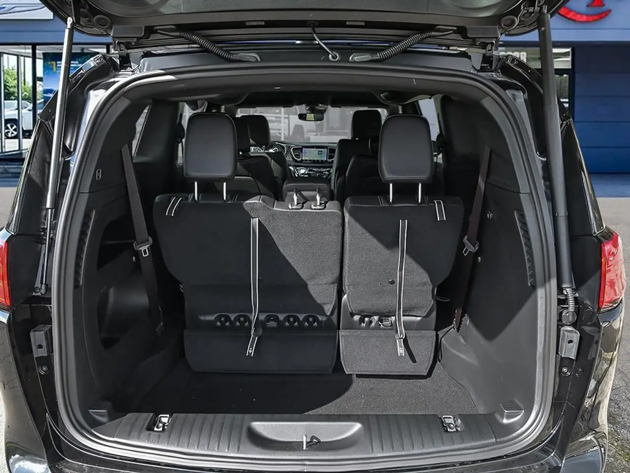 Chrysler Grand Caravan снимка Chrysler Grand Caravan