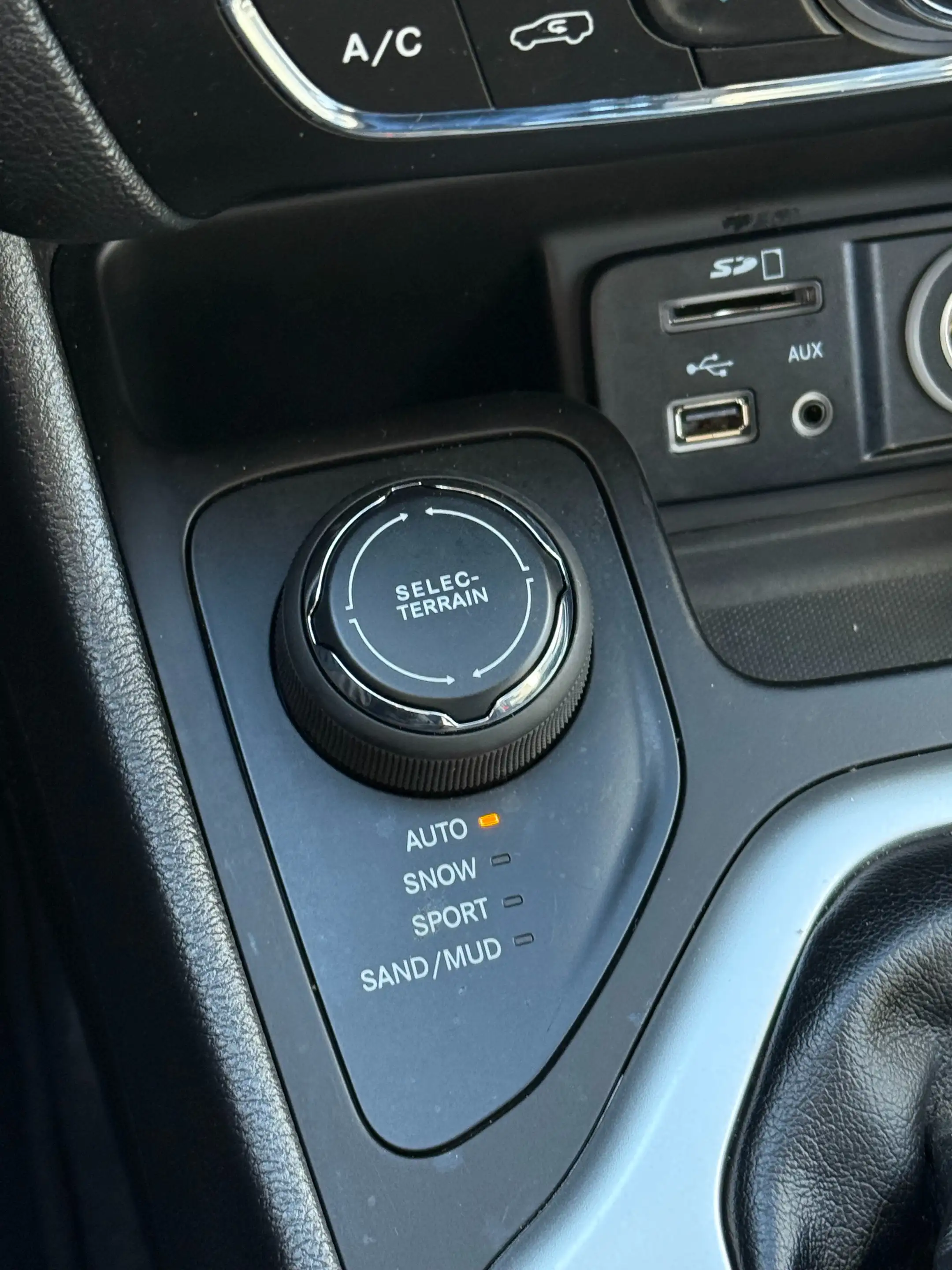 Jeep Cherokee Cherokee 2.2 MJD 4WD — photo 11