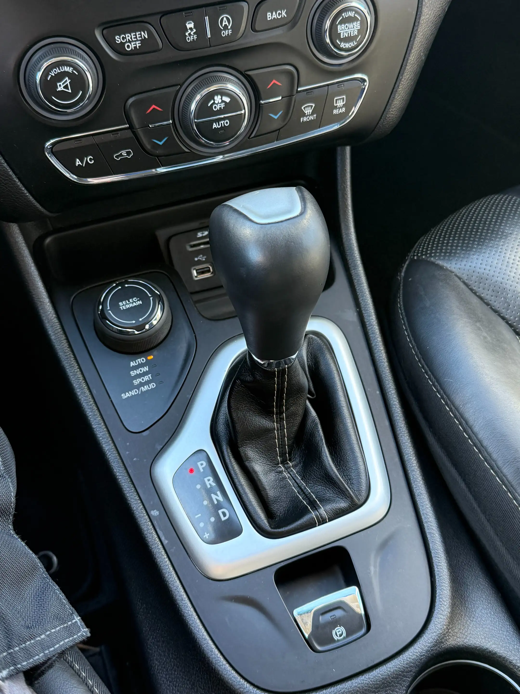 Jeep Cherokee Cherokee 2.2 MJD 4WD — photo 15