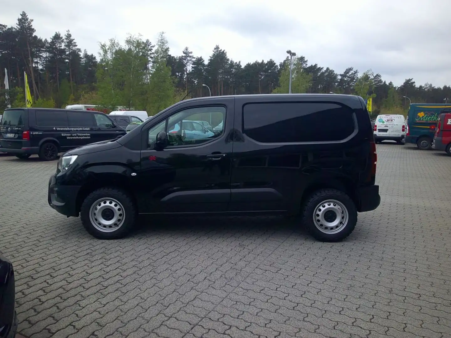 Opel Combo Cargo 1.5 D 4X4 Allrad Zwart - 2