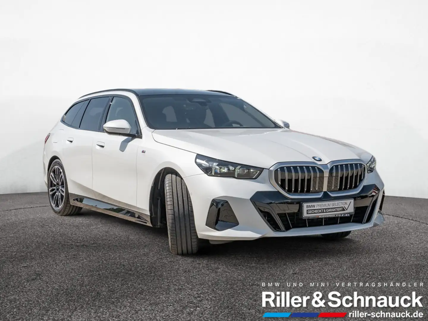 BMW 520 d Touring M-Sport 360°+PANO+H/K+AHK+MEM+HU Weiß - 2