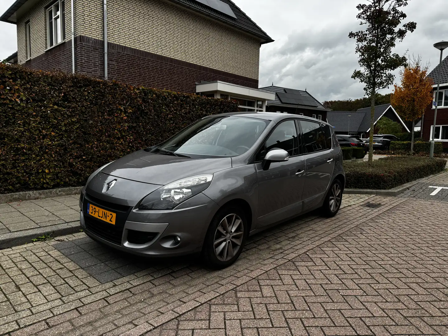Renault Scenic 2.0 Celsium automaat Gris - 1