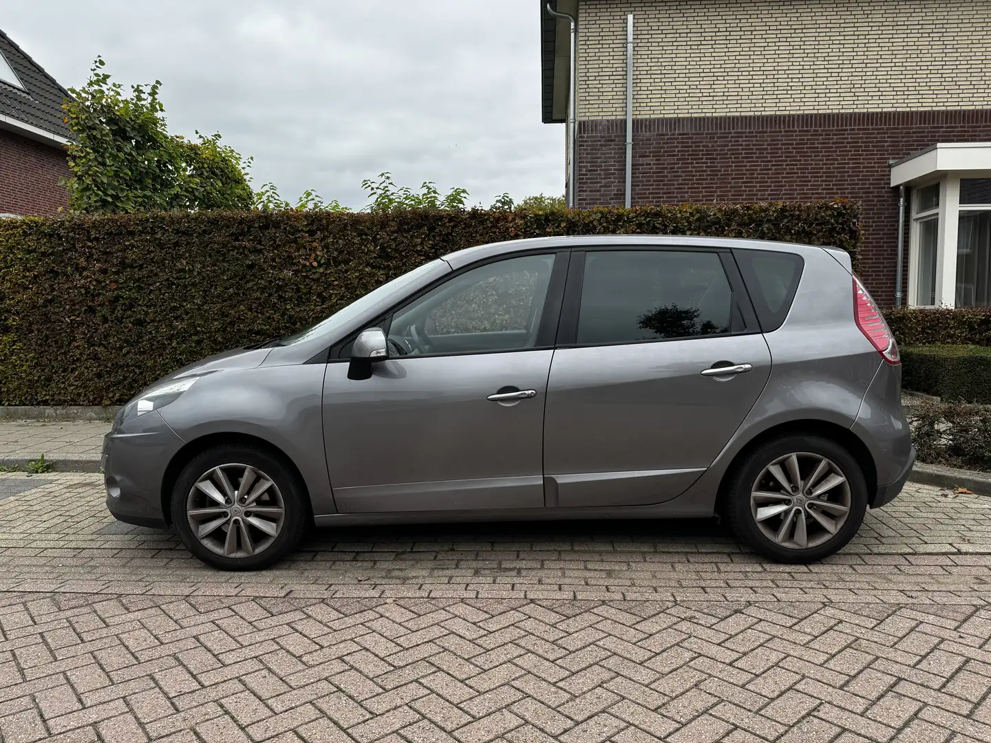 Renault Scenic 2.0 Celsium automaat Gris - 2