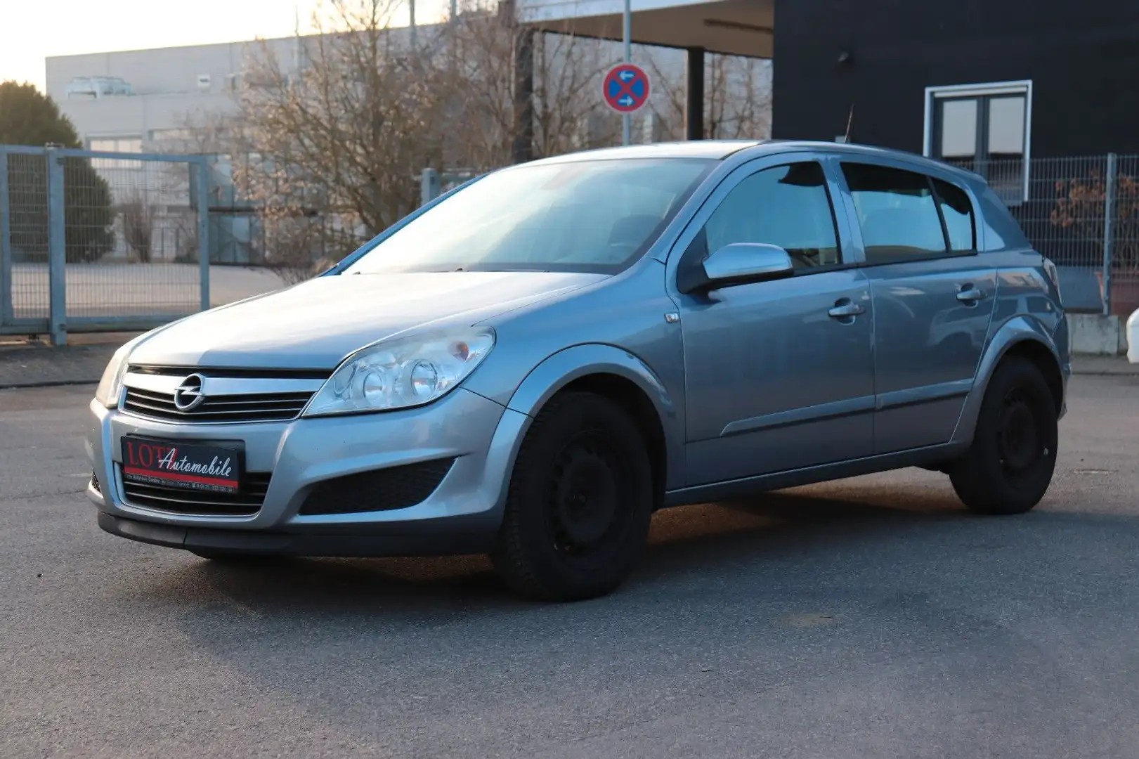 Opel Astra H Lim. Edition Silber - 1