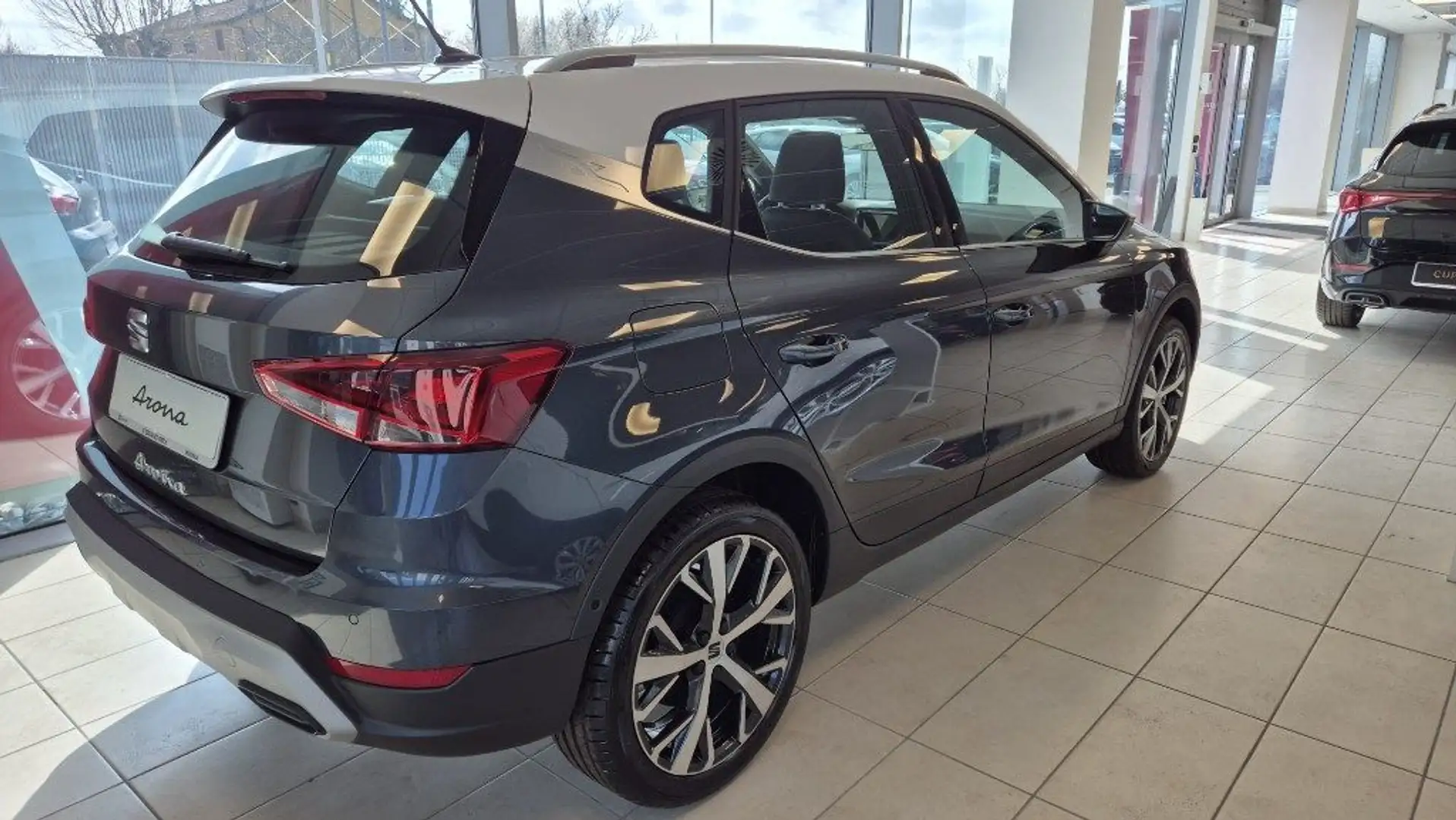 SEAT Arona 1.0 EcoTSI XPERIENCE Grigio - 2