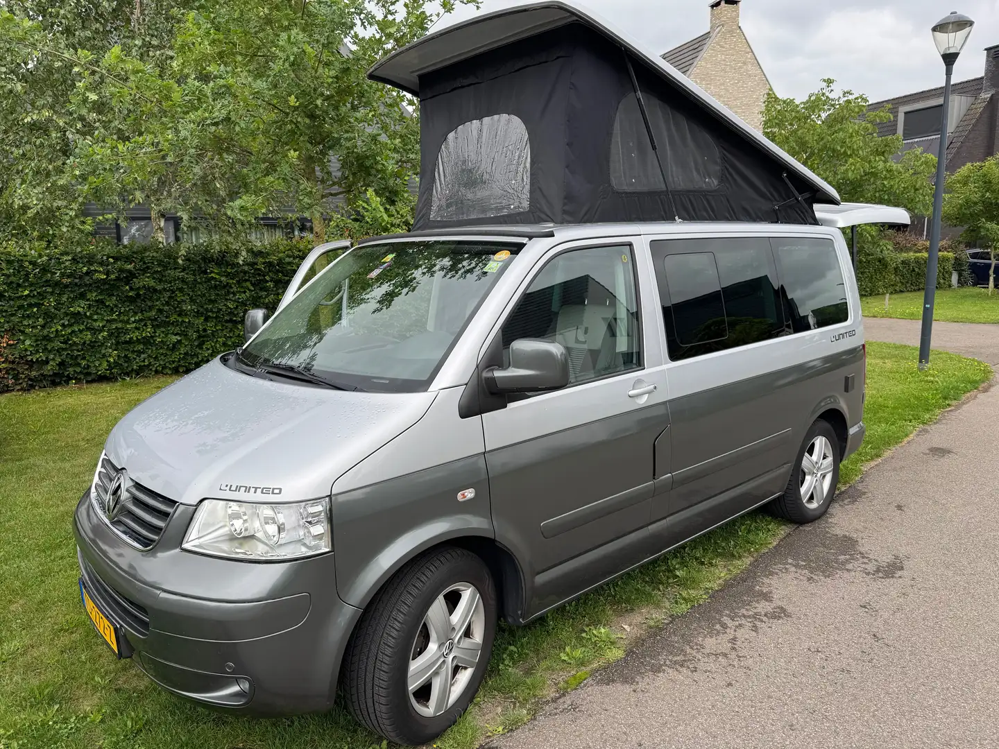 Volkswagen T5 Multivan omgebouwd tot twotone buscamper Gris - 1