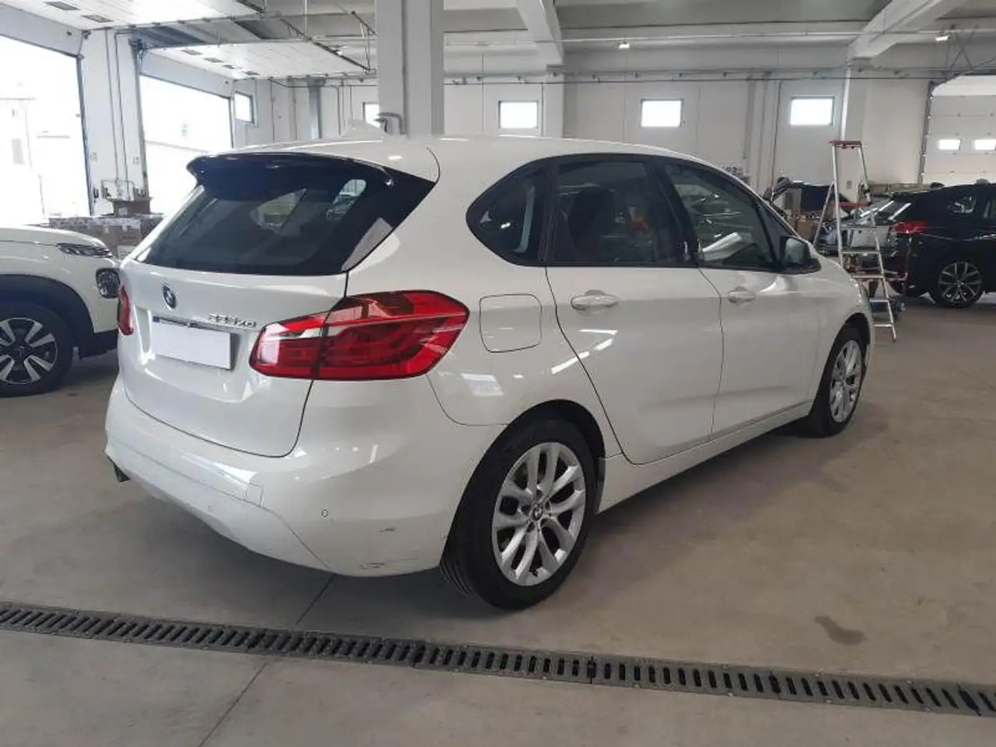 BMW 225 xe Active Tourer iPerformance Business aut. Bianco - 2