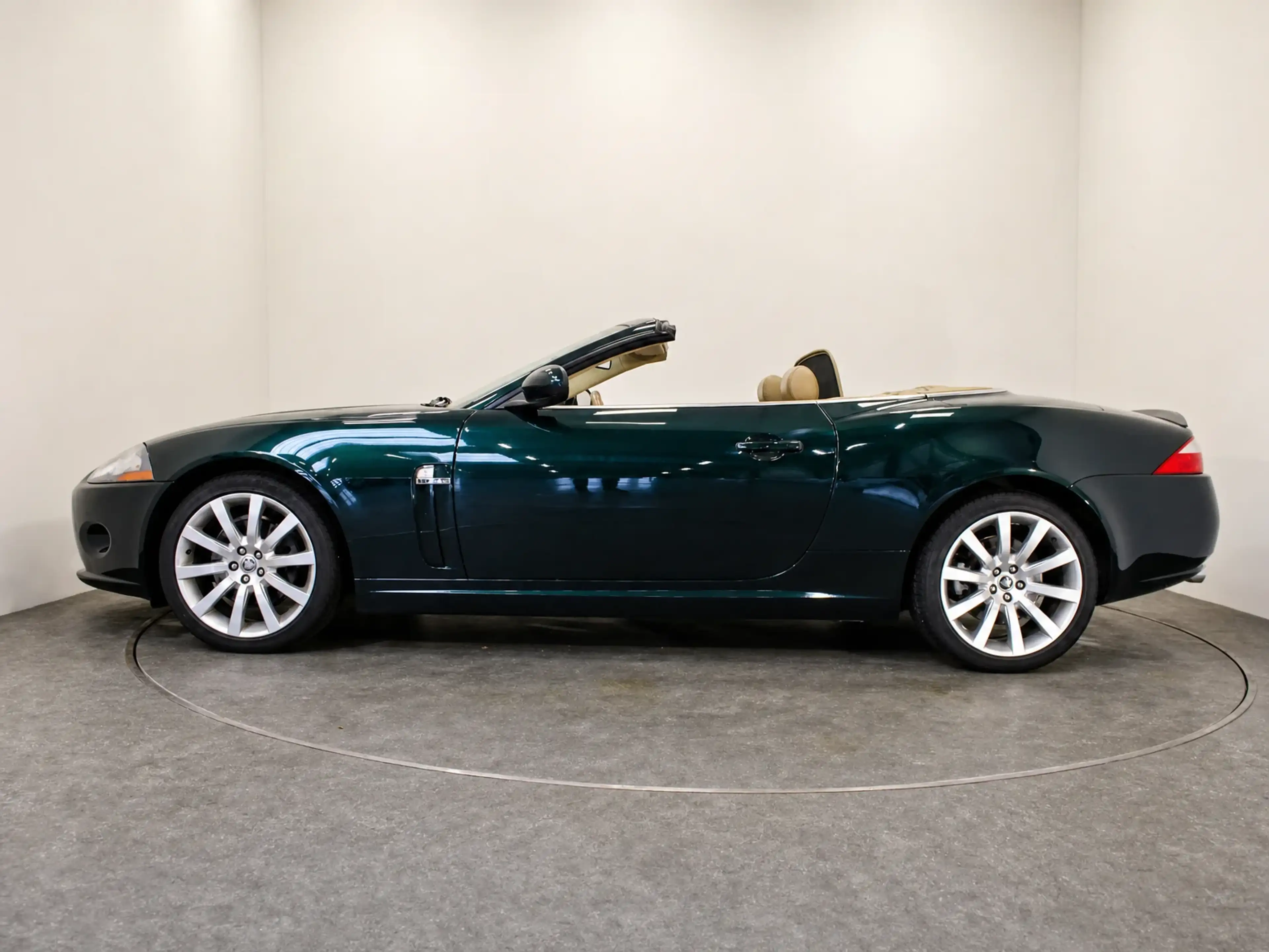 Jaguar XK 3.5 V8 Cabriolet Uitlaten aangepast naar XKR look — photo 2