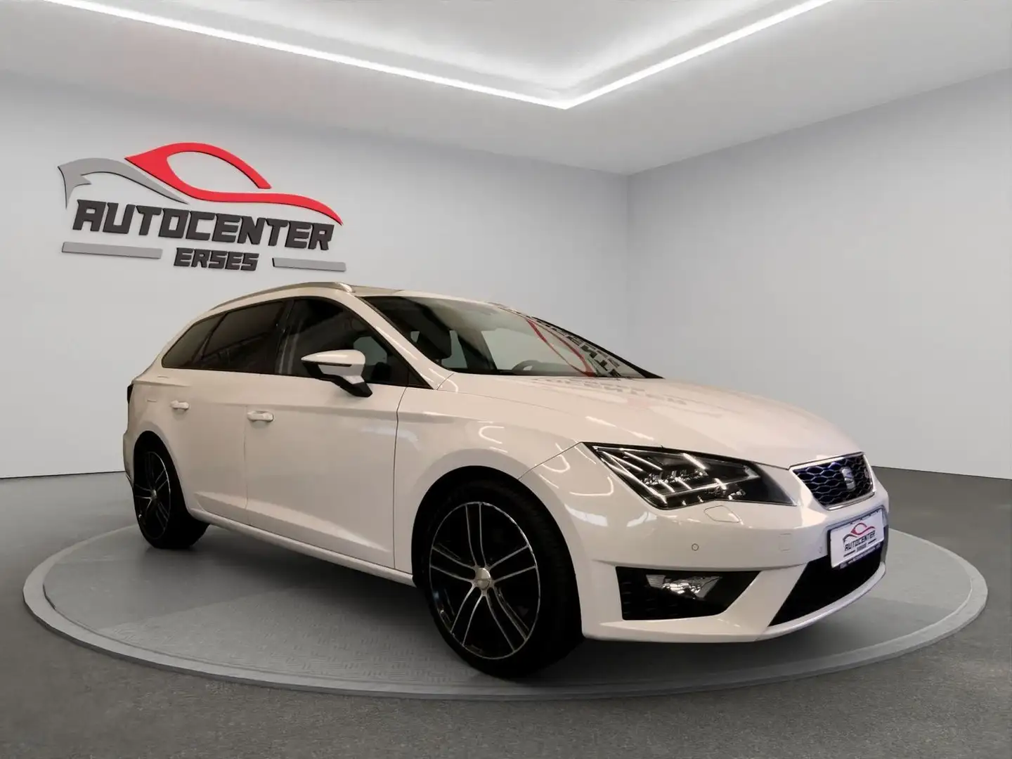 SEAT Leon FR Automatik Navi LED PDC SHZ Wit - 1
