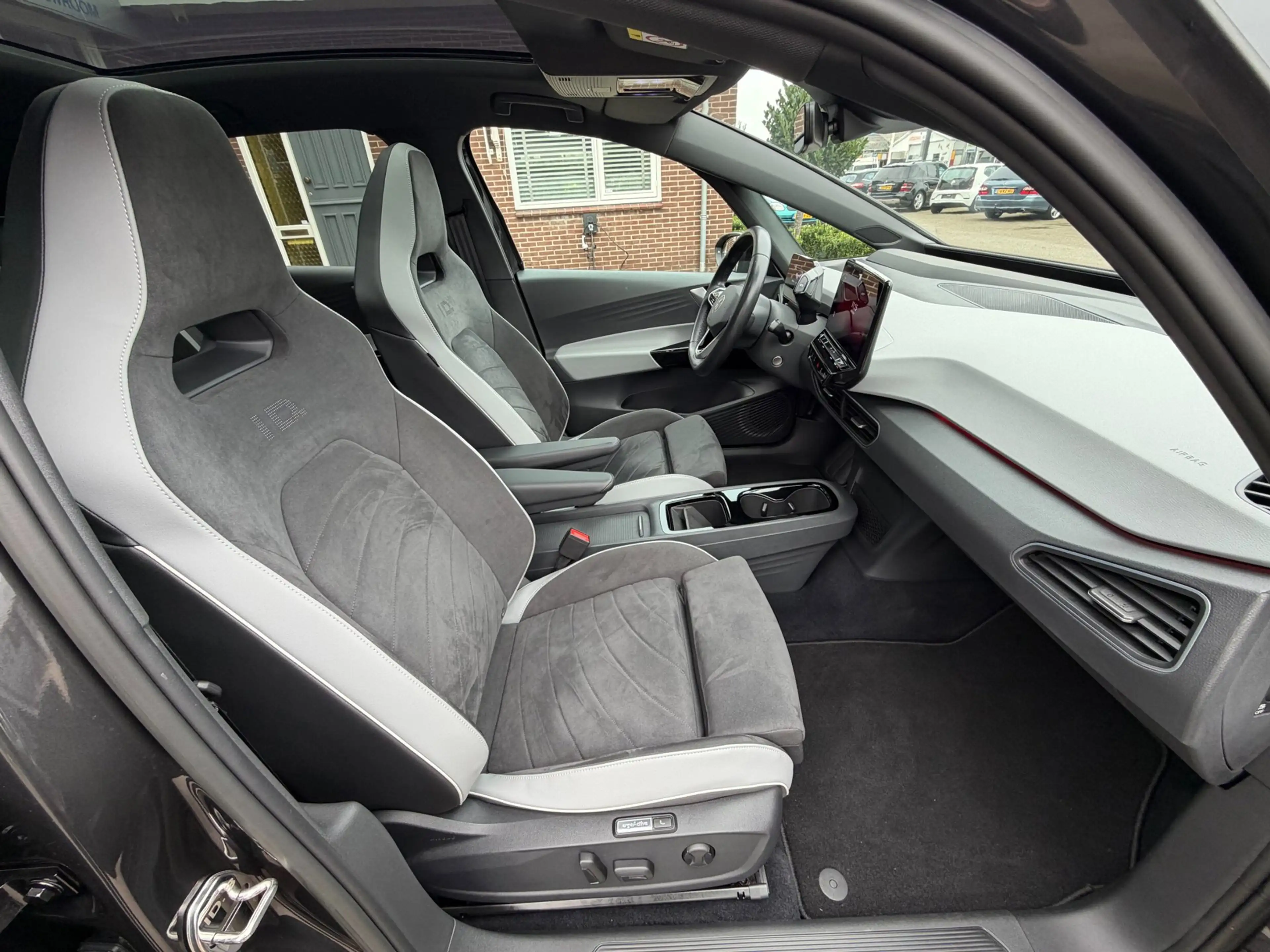 Volkswagen ID.3 Pro SOH 95% PANO / SPORT STOEL / NL AUTO / IQ LIGH — photo 27