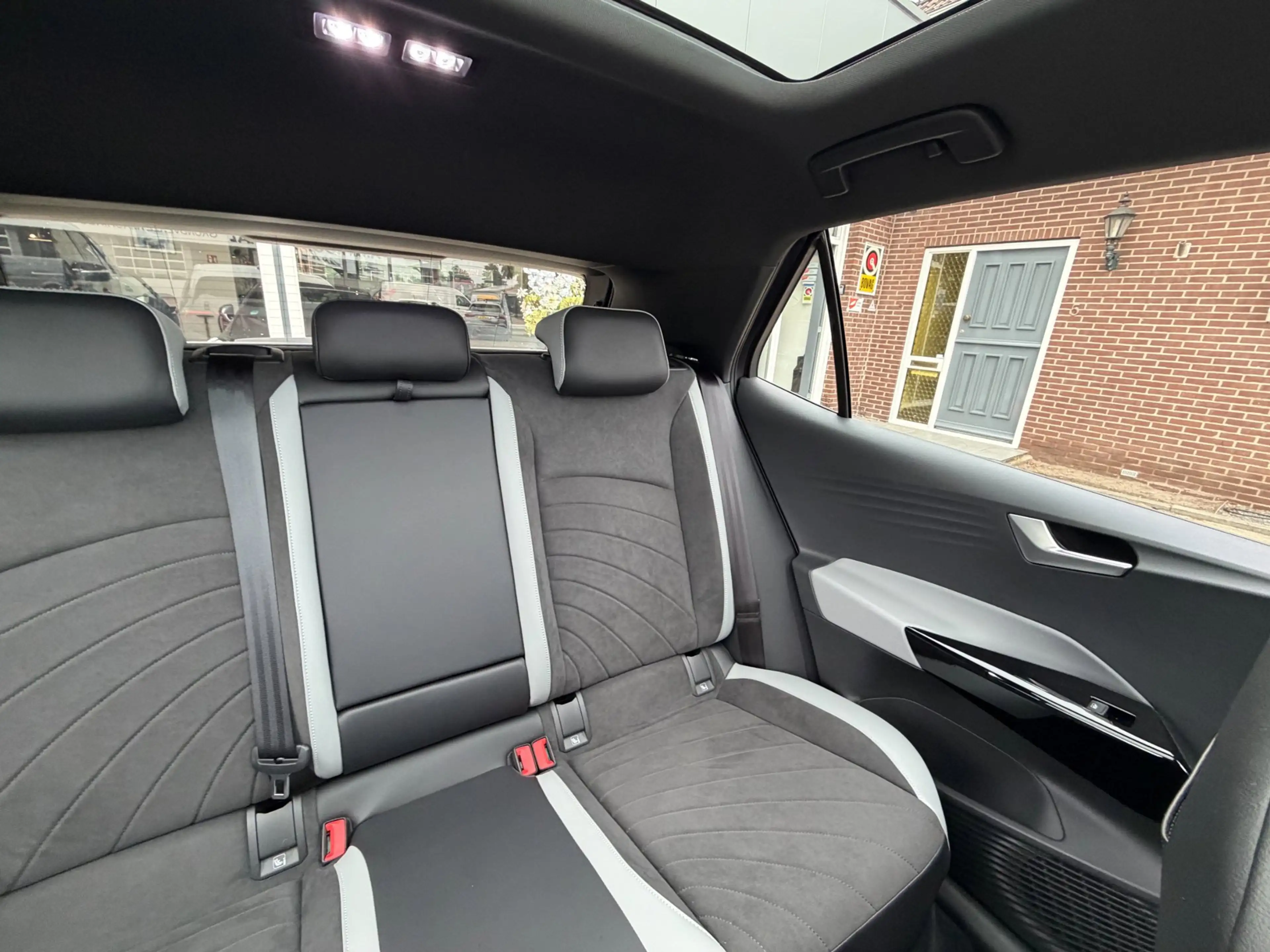 Volkswagen ID.3 Pro SOH 95% PANO / SPORT STOEL / NL AUTO / IQ LIGH — photo 37