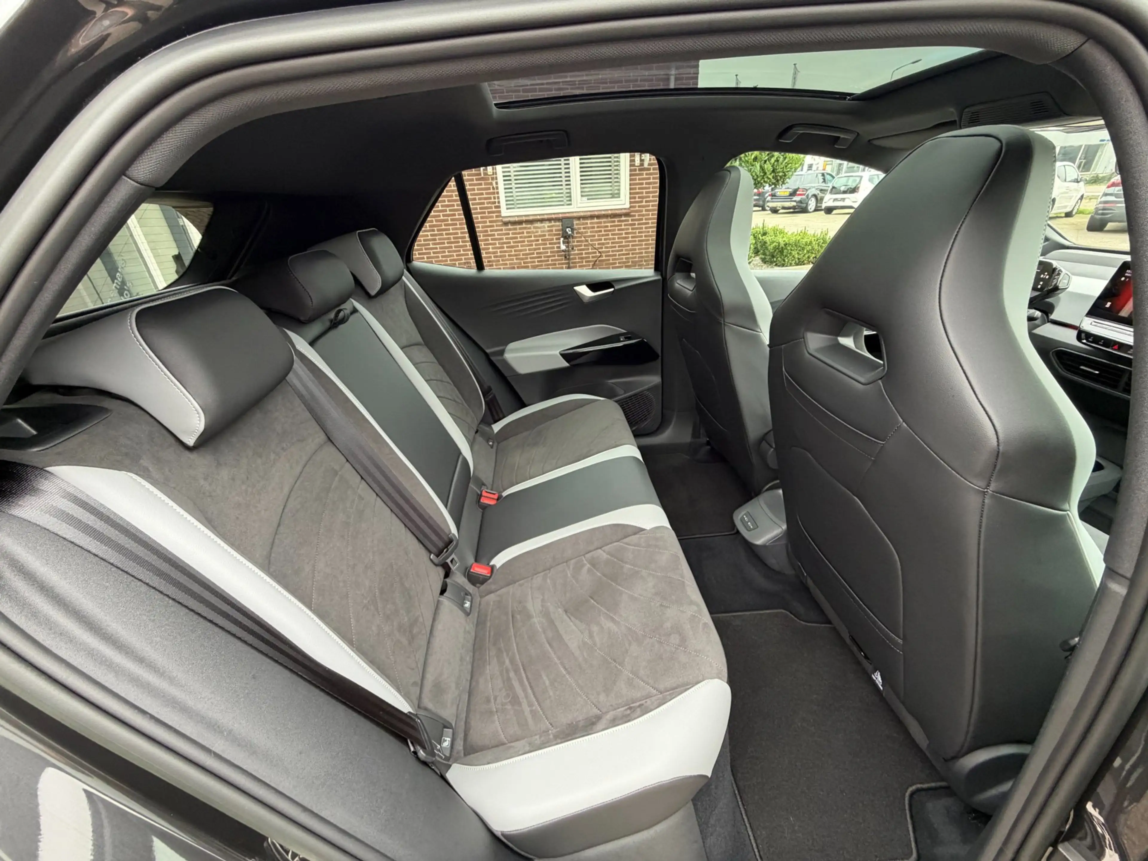 Volkswagen ID.3 Pro SOH 95% PANO / SPORT STOEL / NL AUTO / IQ LIGH — photo 33