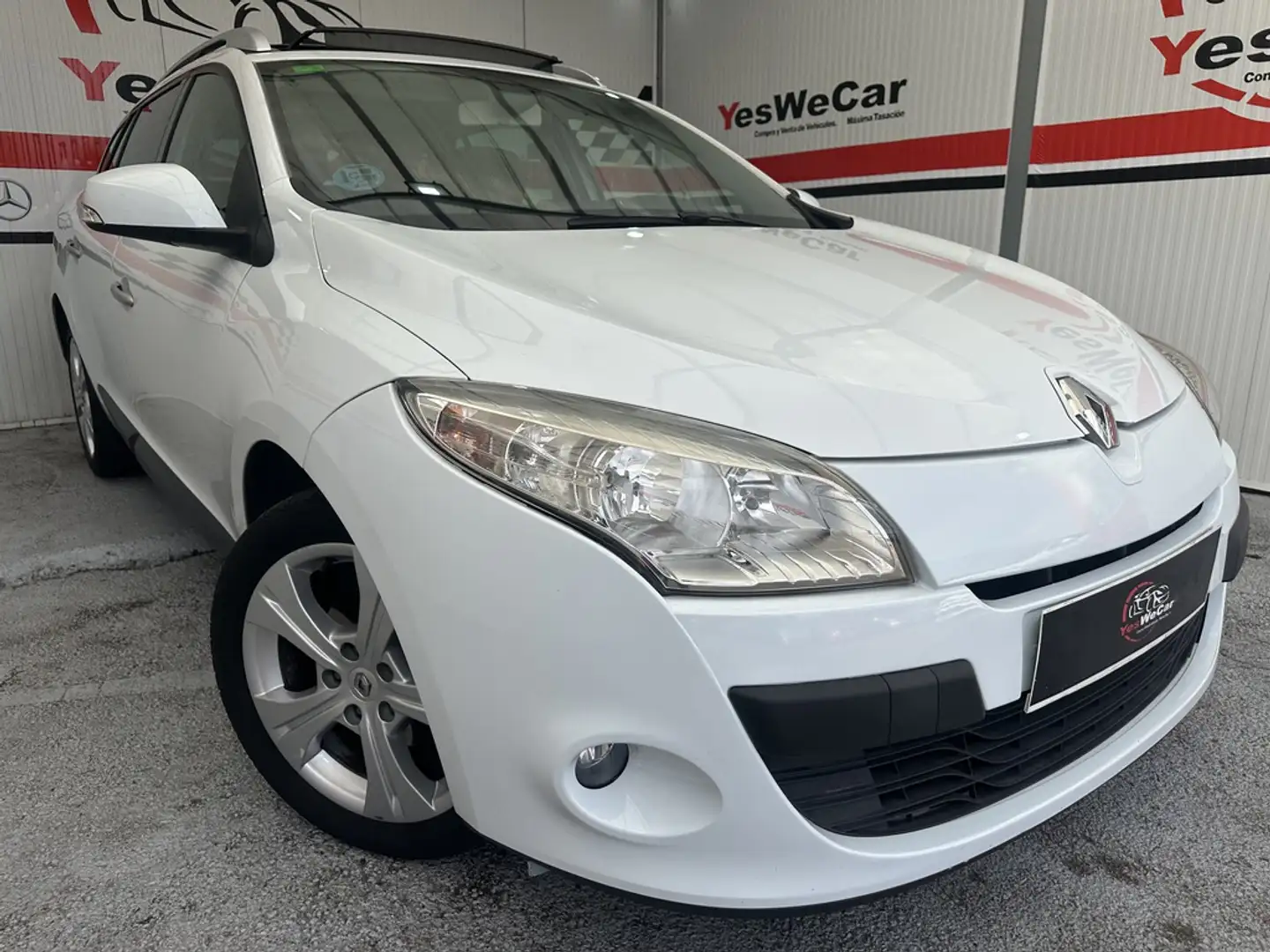 Renault Megane Sport Tourer 1.6 Dynamique Weiß - 1