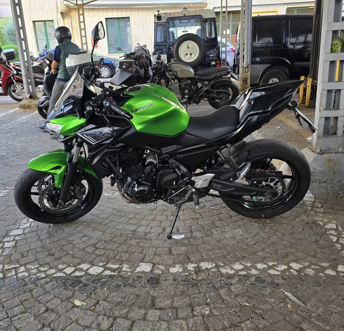 Kawasaki Z 650 PERFORMANCE Verde - 2