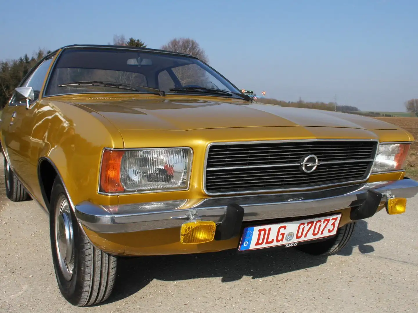 Opel Rekord D Coupé Gold - 1