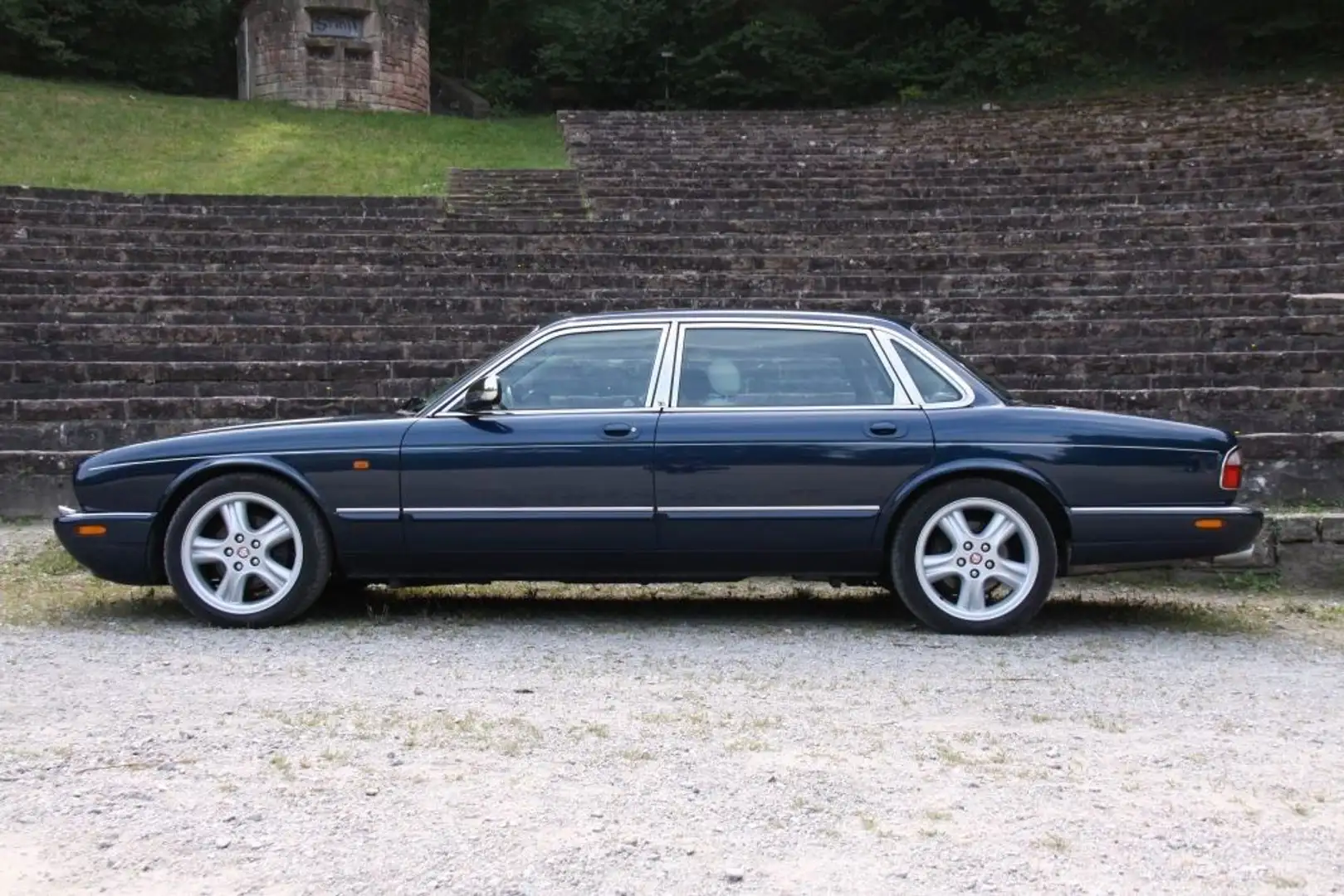 Jaguar Daimler Super V8 Langversion  Kundenauftrag Blau - 2