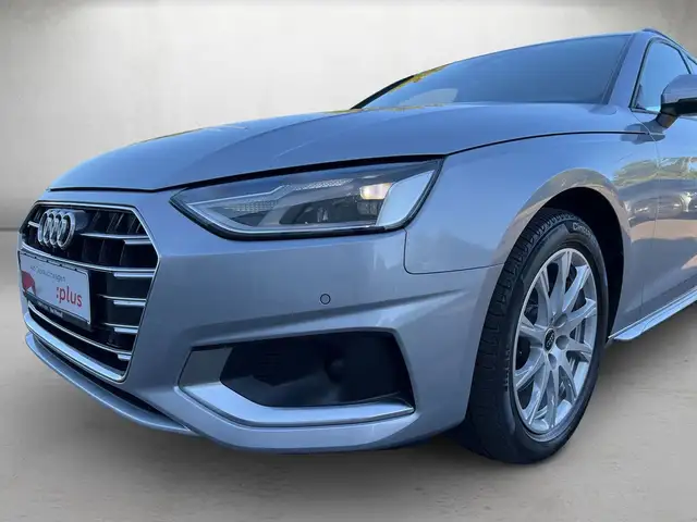 Audi A4 view 4