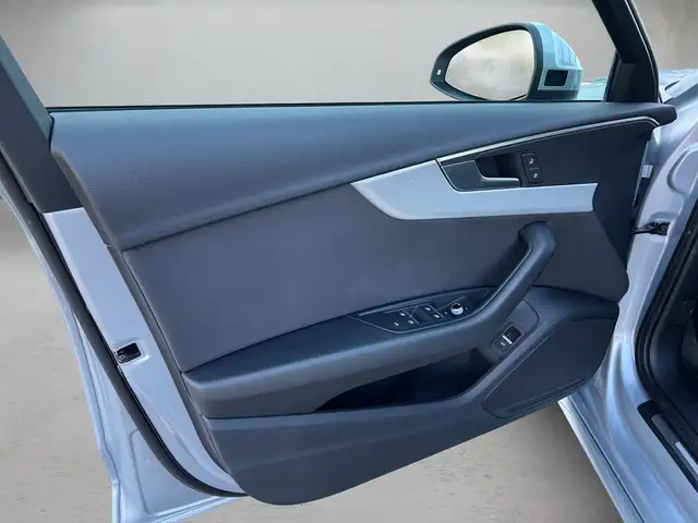 Audi A4 view 6