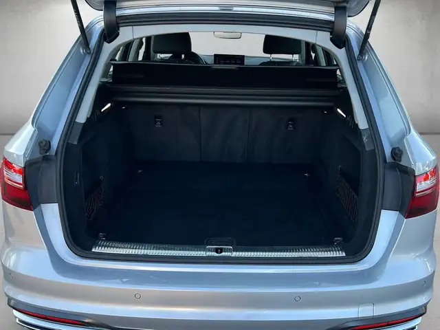 Audi A4 view 5