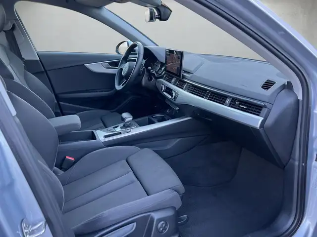Audi A4 view 13