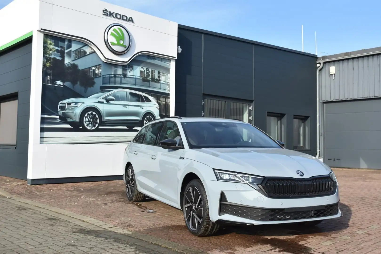 Skoda Octavia 1.5TSI DSG Sportline*Matrix*HdUp*AHK*Pano Grau - 2
