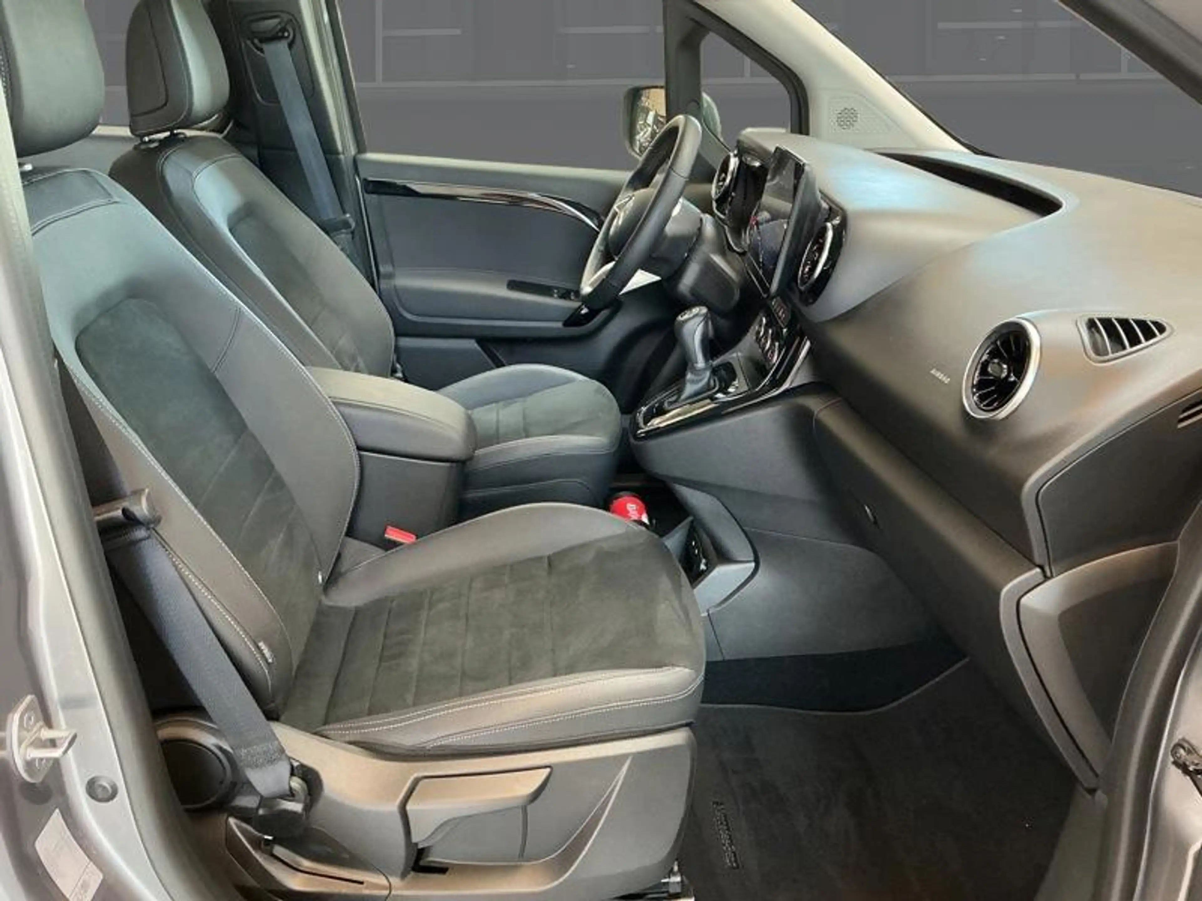 Mercedes-Benz T-Class Classe T 180 STYLE Standard — photo 10